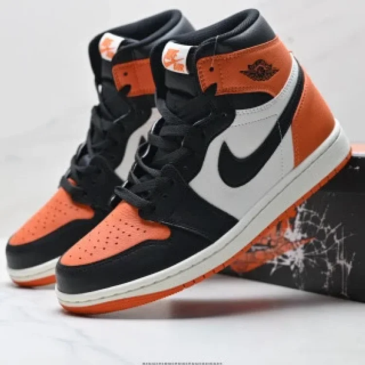  Nike Air Jordan1 Retro High OG Classic Casual Shoe