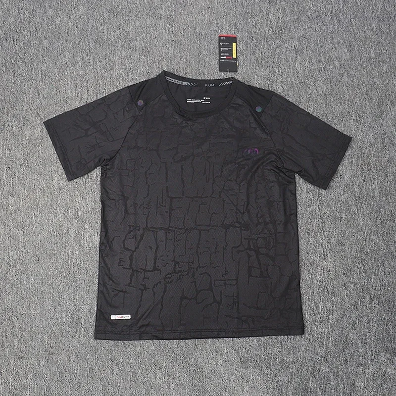 On Black Crack Pattern Athletic Tee